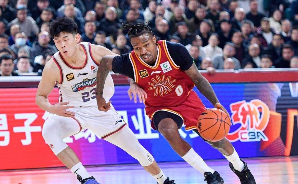 CBA联赛：古德温强势加盟上海男篮，杨鸣也自叹不如！