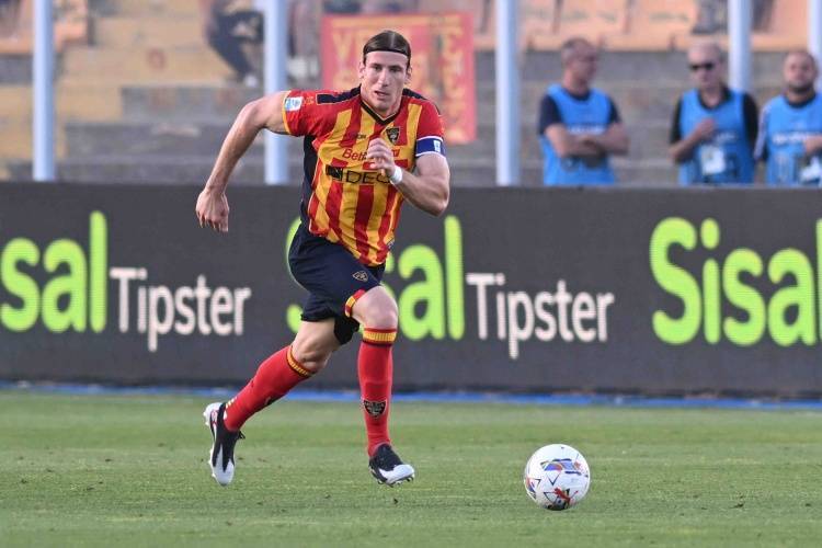 官方：升班马克雷莫纳签下莱切后卫巴斯奇罗托，转会费300万欧