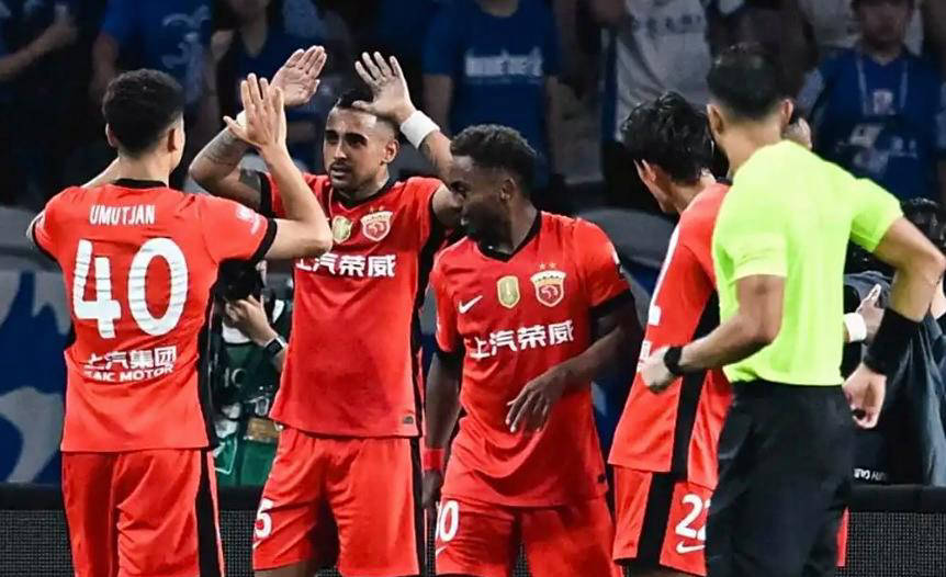 申花1-2不敌海港，中超争冠形势混乱，积分榜产生变化