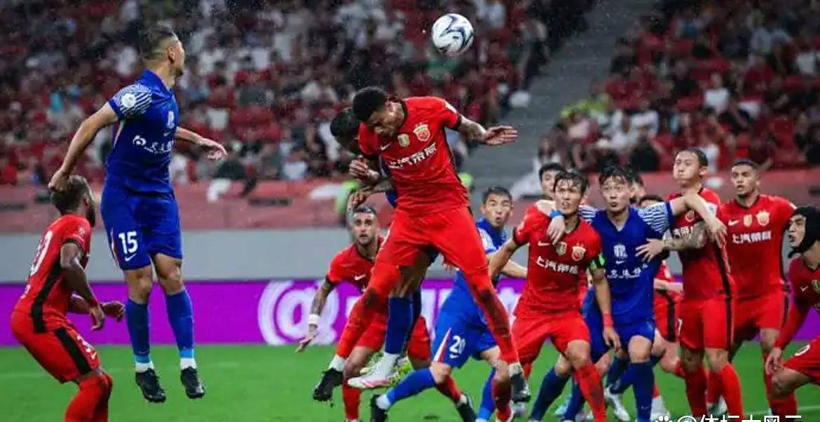 申花1-2不敌海港，中超争冠形势混乱，积分榜产生变化