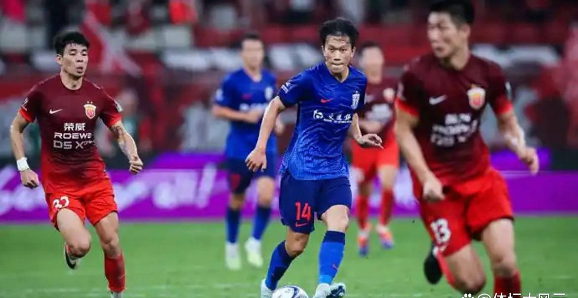 申花1-2不敌海港，中超争冠形势混乱，积分榜产生变化