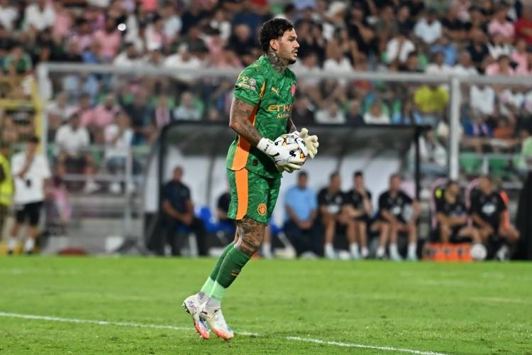 天空：曼城希望埃德森留队担任一门，他们至今尚未与多纳鲁马谈判