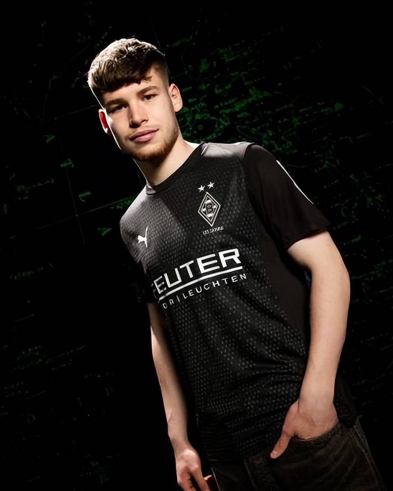 门兴格拉德巴赫发布25/26赛季第三球衣,纪念其成立125 周年