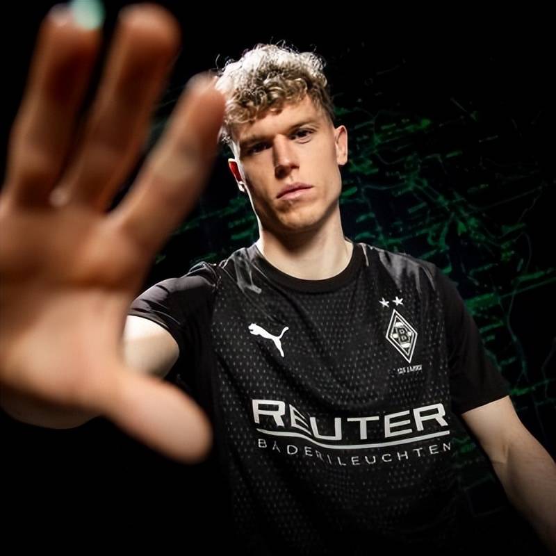 门兴格拉德巴赫发布25/26赛季第三球衣,纪念其成立125 周年