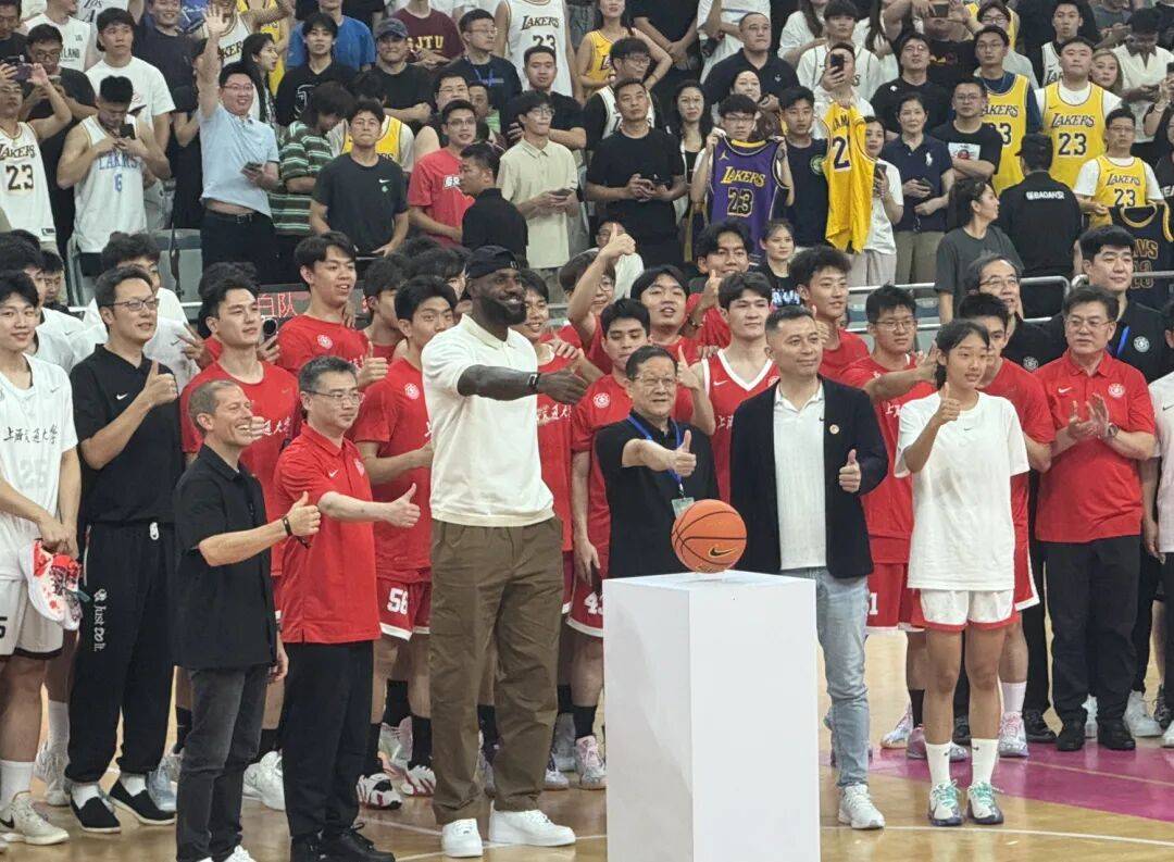 詹姆斯上海交大活动，圆满结束！